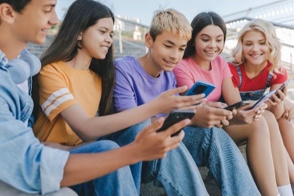 Anushka's blog: The Pros of Social Media for Kids…